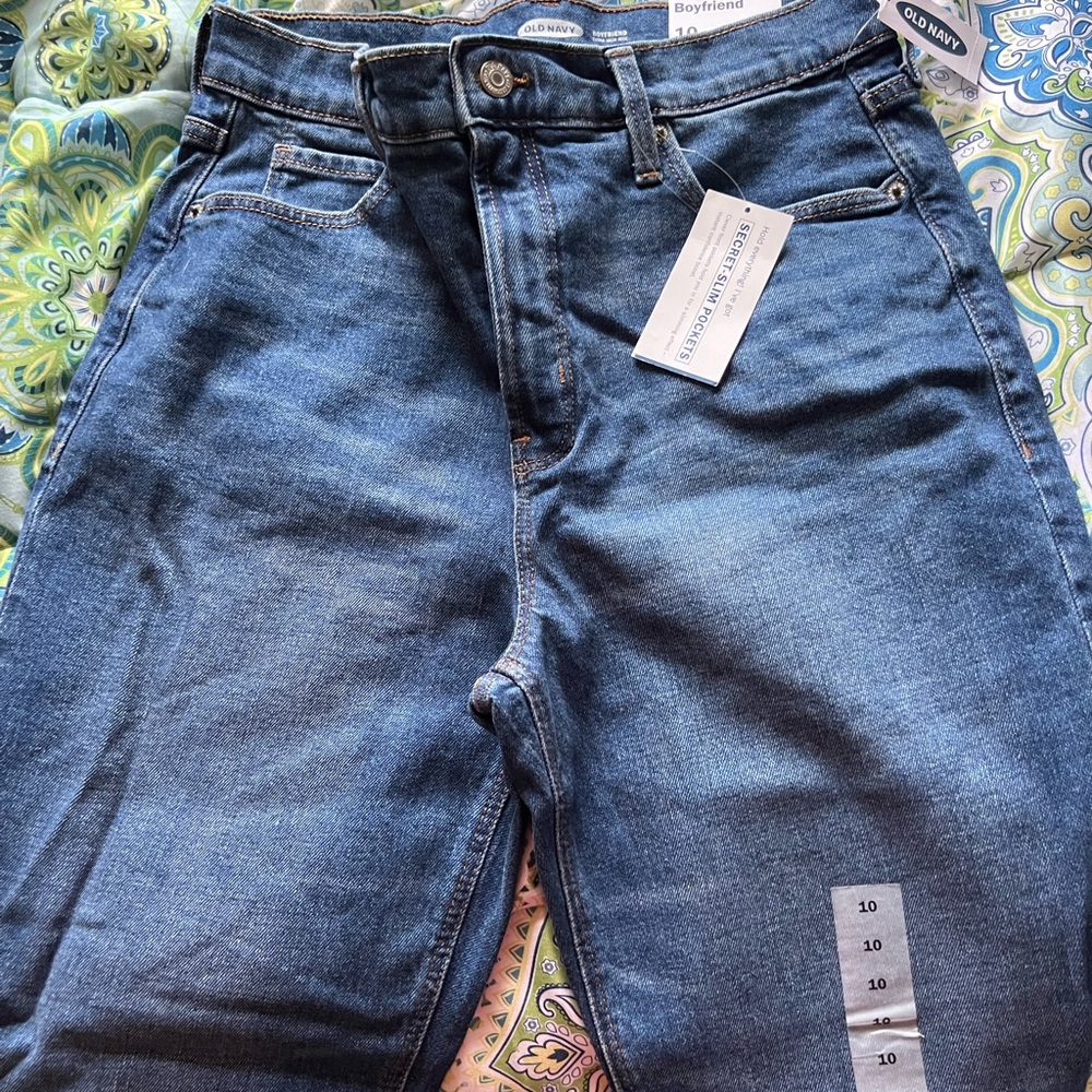 NWT Women’s jeans, boyfriend, boot cut, sz 10, Old Navy, never worn. Slimming